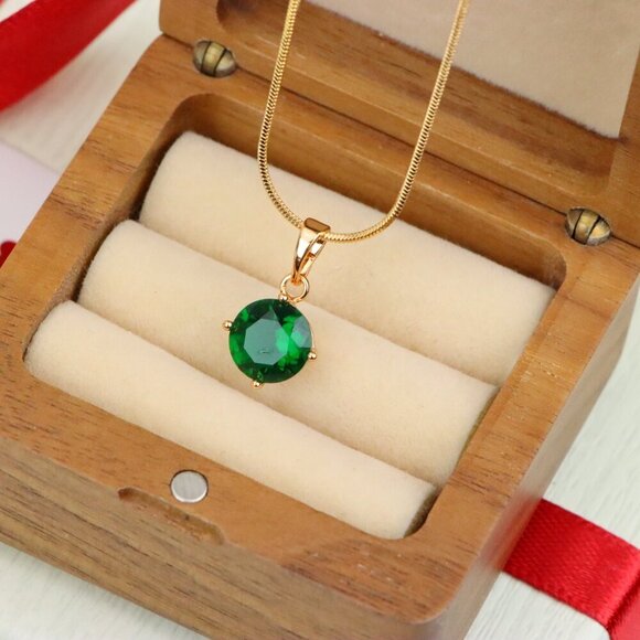 "Elegant Green Pendant with Gold Plated Finish for Chic Everyday Style, XPPT1667 - Picture 5 of 13